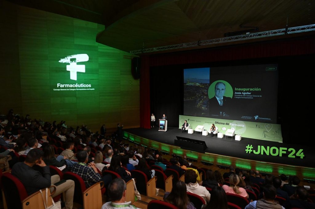 Aguilar: “Es el momento de que las autonomías apuesten por la farmacia y por la extensión de los servicios farmacéuticos”