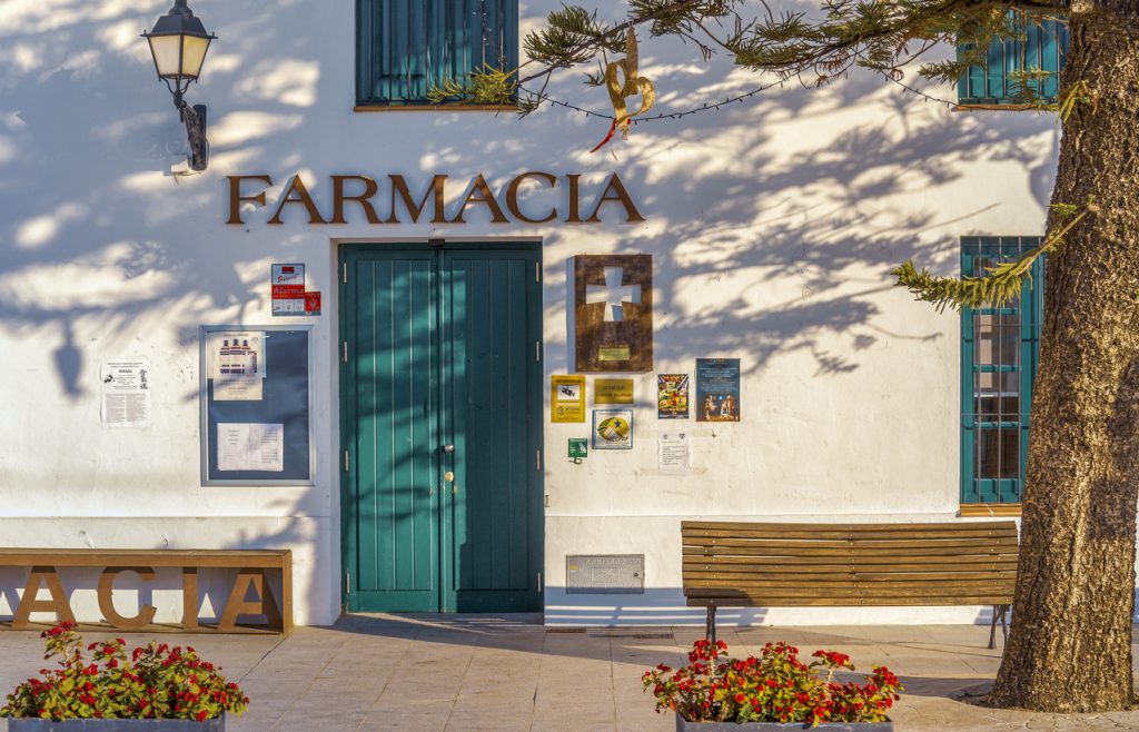 La farmacia comunitaria es el servicio más accesible y mejor valorado por los españoles, según el CIS